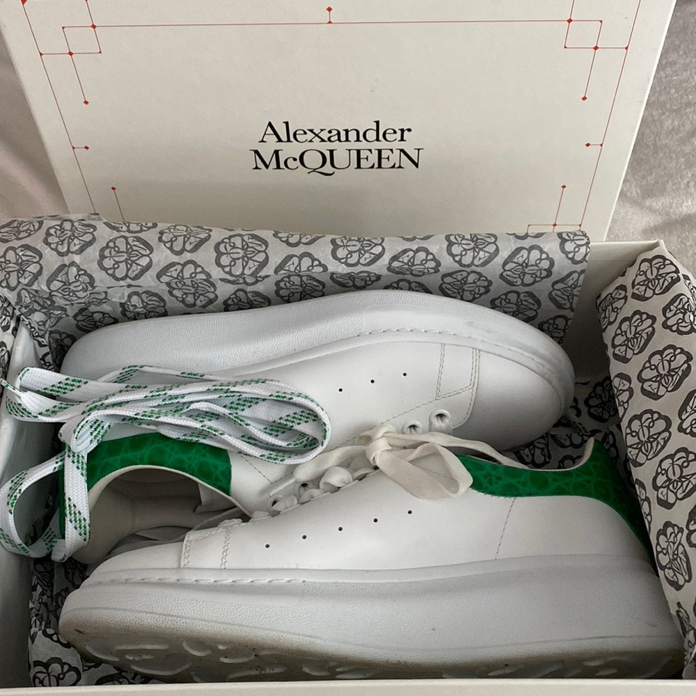 Alexander McQUEEN Men’s size 42 color white/chrome green